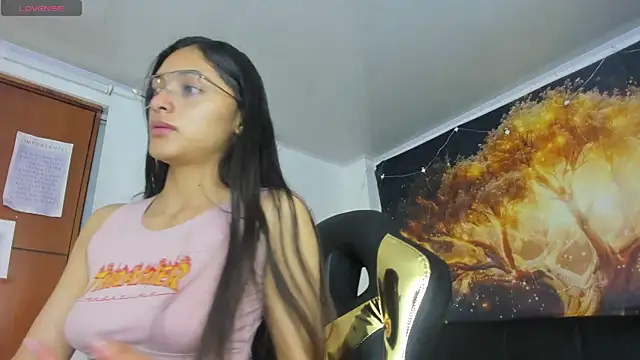 Snapshot of Valen_Person chatting on 03-05-25, 11:38 Valen Person online show from 03-05-25, 11:38