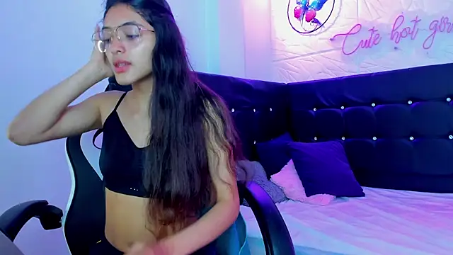 Snapshot of Valen_Person chatting on 03-17-25, 12:25 Valen Person online show from 03-17-25, 12:25