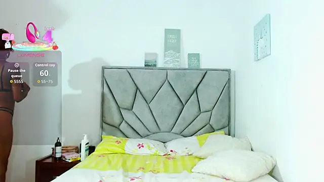 Snapshot of leslybrown chatting on 11-15-25, 08:38 leslybrown online show from 11-15-25, 08:38