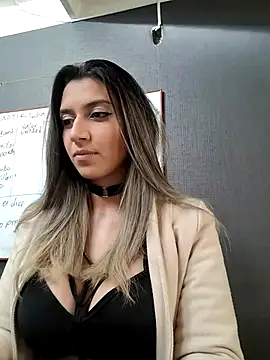 Isabella Varella online show from 03-20-25, 03:14