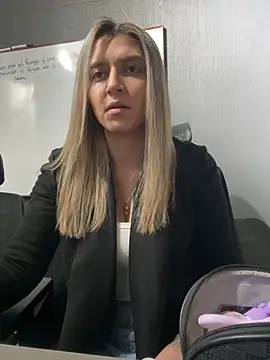 Isabella Varella online show from 01-15-26, 01:26