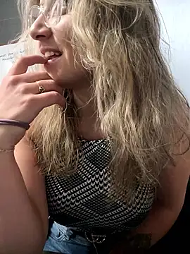 Isabella Varella online show from 01-19-26, 01:15