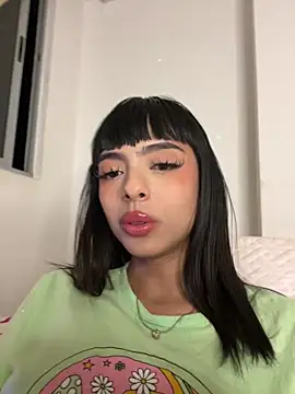 Snapshot of ZaraLuuv chatting on 09-18-25, 03:19 ZaraLuuv online show from 09-18-25, 03:19