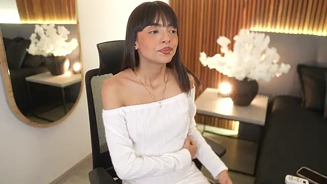 Snapshot of ZaraLuuv chatting on 11-02-25, 07:05 ZaraLuuv online show from 11-02-25, 07:05