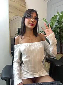 Snapshot of ZaraLuuv chatting on 11-30-25, 04:55 ZaraLuuv online show from 11-30-25, 04:55