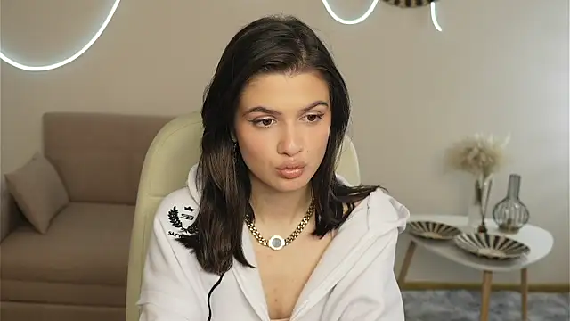 Snapshot of CathrynCovil chatting on 03-21-25, 08:39 CathrynCovil online show from 03-21-25, 08:39