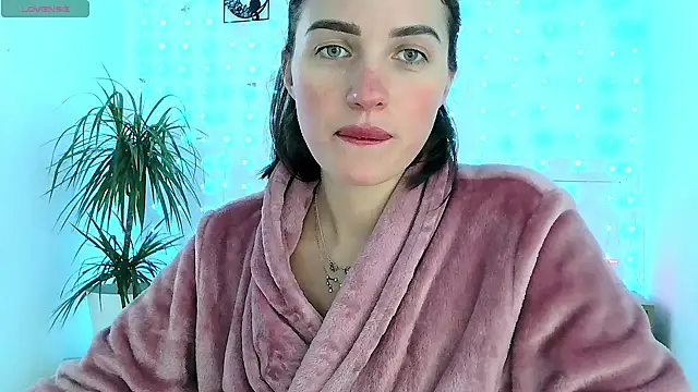 Snapshot of neferutt chatting on 11-22-25, 01:10 neferutt online show from 11-22-25, 01:10