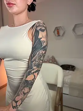 ValentinaMilann online show from 04-15-26, 12:06