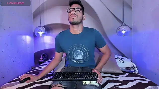 Snapshot of ETHAN_DRAVEN chatting on 09-30-25, 06:57 ETHAN DRAVEN online show from 09-30-25, 06:57