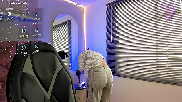 Snapshot of elaia_muller_ chatting on 03-19-25, 02:02 elaia muller online show from 03-19-25, 02:02