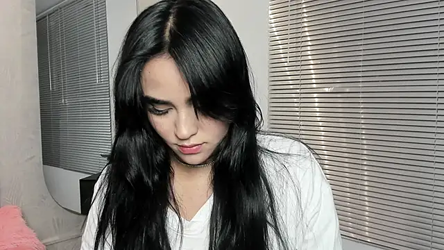 Snapshot of elaia_muller_ chatting on 11-28-25, 04:04 elaia muller online show from 11-28-25, 04:04