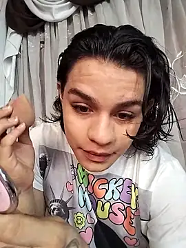 Snapshot of Moonroxe_ chatting on 03-04-25, 05:13 Moonroxe online show from 03-04-25, 05:13