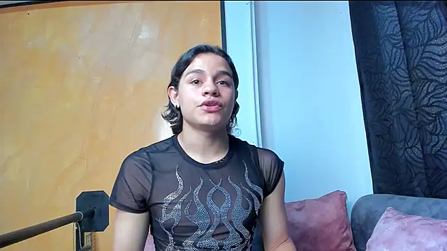 Snapshot of Moonroxe_ chatting on 03-12-25, 10:50 Moonroxe online show from 03-12-25, 10:50