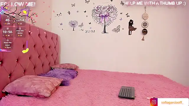 Snapshot of Moonroxe_ chatting on 11-20-25, 10:31 Moonroxe online show from 11-20-25, 10:31