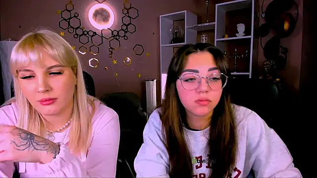 Snapshot of kiki_swan chatting on 02-06-26, 07:02 kiki swan online show from 02-06-26, 07:02