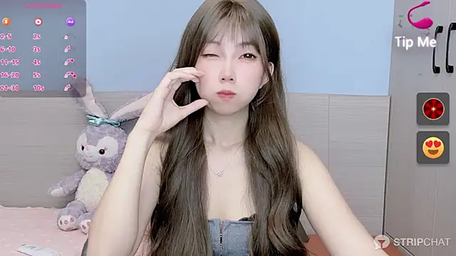 Snapshot of Evelyn-168 chatting on 12-19-25, 05:58 Evelyn-168 online show from 12-19-25, 05:58