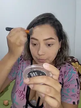 Snapshot of heidy_johns chatting on 09-14-25, 04:44 heidy johns online show from 09-14-25, 04:44