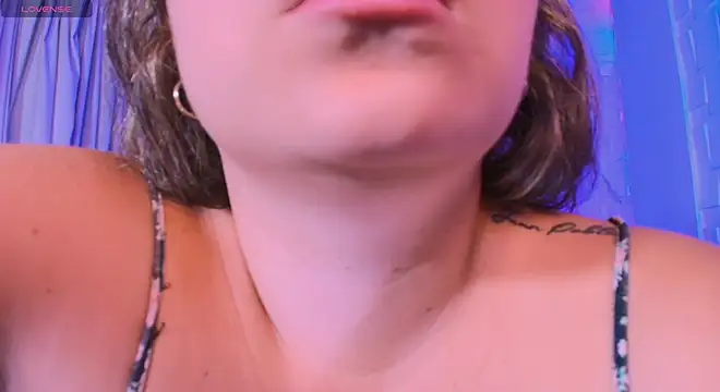 Snapshot of heidy_johns chatting on 09-17-25, 03:19 heidy johns online show from 09-17-25, 03:19