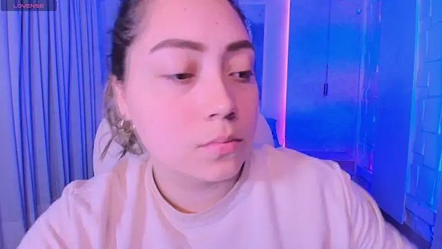 Snapshot of heidy_johns chatting on 09-23-25, 03:31 heidy johns online show from 09-23-25, 03:31