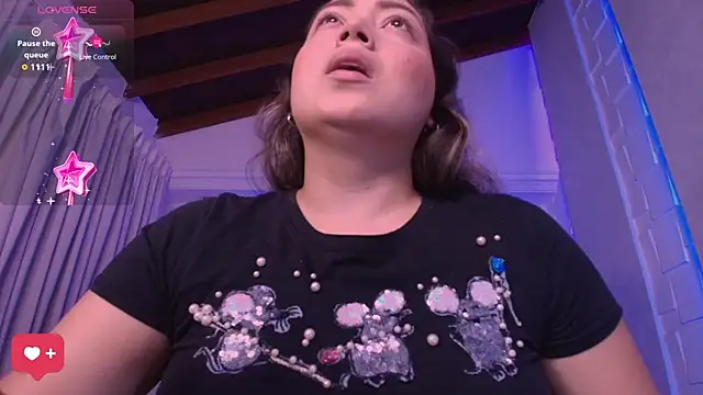 Snapshot of heidy_johns chatting on 09-26-25, 03:32 heidy johns online show from 09-26-25, 03:32