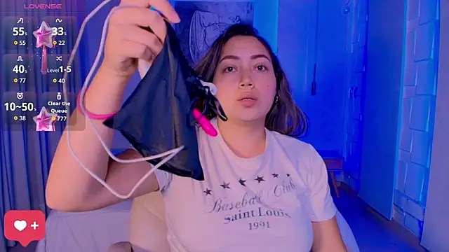 Snapshot of heidy_johns chatting on 09-27-25, 03:33 heidy johns online show from 09-27-25, 03:33