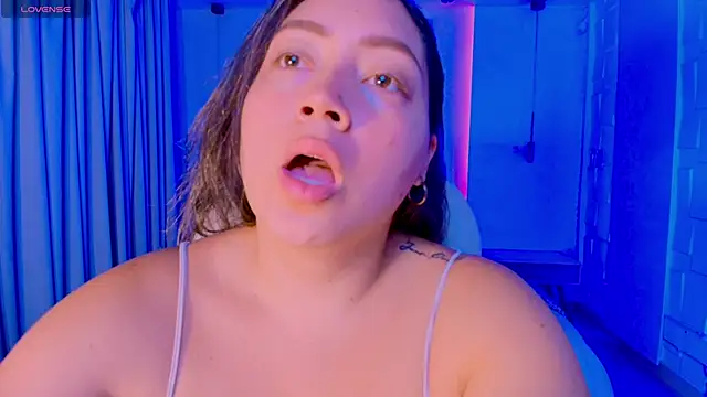 Snapshot of heidy_johns chatting on 09-30-25, 03:33 heidy johns online show from 09-30-25, 03:33