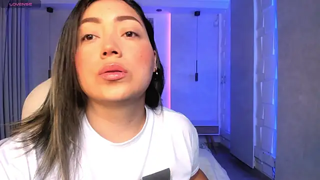 Snapshot of heidy_johns chatting on 10-02-25, 03:13 heidy johns online show from 10-02-25, 03:13