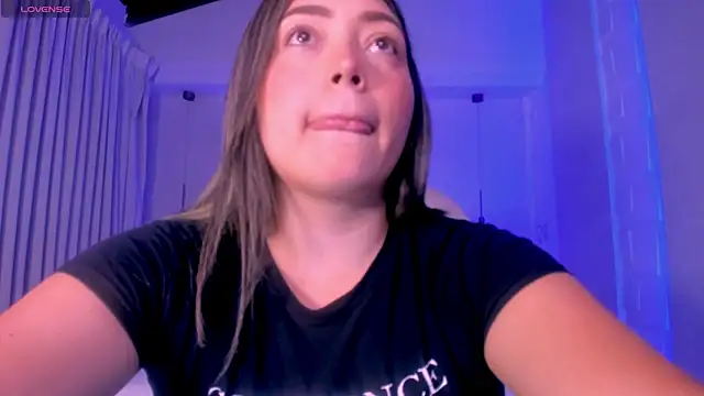 Snapshot of heidy_johns chatting on 10-07-25, 03:25 heidy johns online show from 10-07-25, 03:25