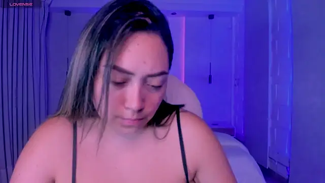 Snapshot of heidy_johns chatting on 10-08-25, 03:15 heidy johns online show from 10-08-25, 03:15