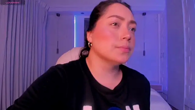 Snapshot of heidy_johns chatting on 10-16-25, 03:18 heidy johns online show from 10-16-25, 03:18