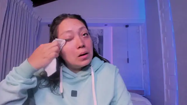 Snapshot of heidy_johns chatting on 10-22-25, 03:29 heidy johns online show from 10-22-25, 03:29