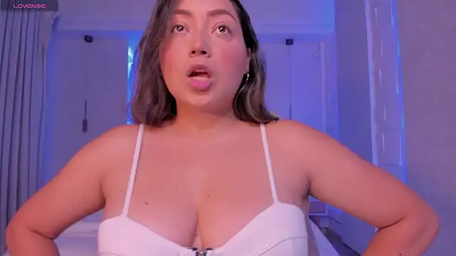 Snapshot of heidy_johns chatting on 10-24-25, 03:14 heidy johns online show from 10-24-25, 03:14