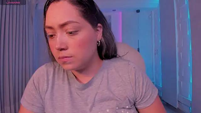 Snapshot of heidy_johns chatting on 10-25-25, 03:58 heidy johns online show from 10-25-25, 03:58