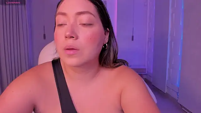 Snapshot of heidy_johns chatting on 10-28-25, 03:21 heidy johns online show from 10-28-25, 03:21