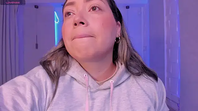 Snapshot of heidy_johns chatting on 10-30-25, 03:19 heidy johns online show from 10-30-25, 03:19