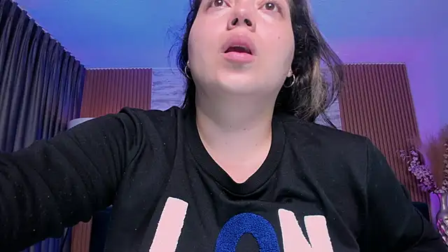 Snapshot of heidy_johns chatting on 11-15-25, 03:15 heidy johns online show from 11-15-25, 03:15