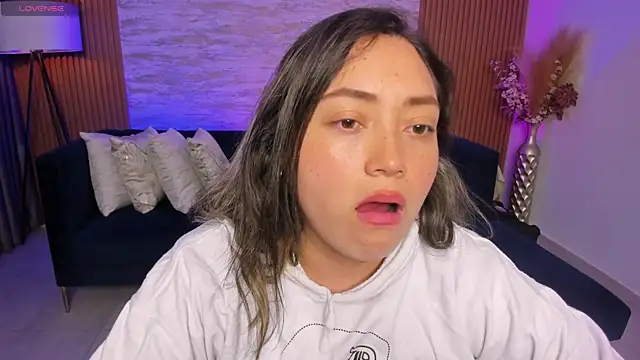 Snapshot of heidy_johns chatting on 11-20-25, 03:07 heidy johns online show from 11-20-25, 03:07