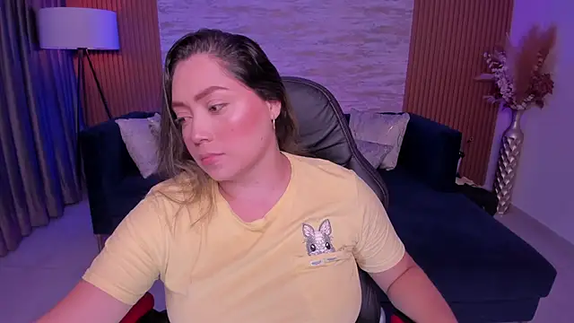 Snapshot of heidy_johns chatting on 11-28-25, 03:20 heidy johns online show from 11-28-25, 03:20