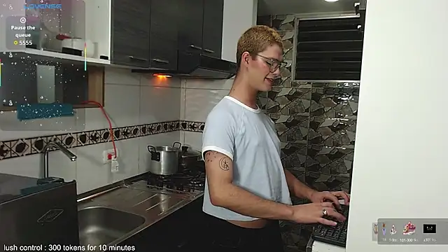 Snapshot of juanes_puthee chatting on 10-07-25, 12:19 juanes puthee online show from 10-07-25, 12:19