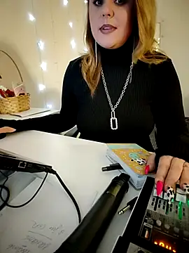 Snapshot of Juicy_PeachLux chatting on 03-12-25, 01:51 Juicy PeachLux online show from 03-12-25, 01:51