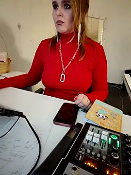 Snapshot of Juicy_PeachLux chatting on 03-13-25, 01:40 Juicy PeachLux online show from 03-13-25, 01:40