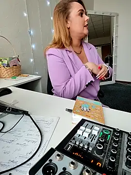 Snapshot of Juicy_PeachLux chatting on 03-14-25, 10:50 Juicy PeachLux online show from 03-14-25, 10:50