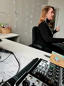 Snapshot of Juicy_PeachLux chatting on 03-15-25, 06:58 Juicy PeachLux online show from 03-15-25, 06:58