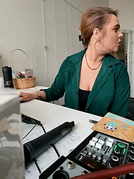 Snapshot of Juicy_PeachLux chatting on 03-16-25, 11:38 Juicy PeachLux online show from 03-16-25, 11:38