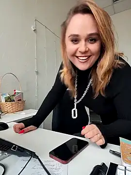 Snapshot of Juicy_PeachLux chatting on 03-17-25, 12:04 Juicy PeachLux online show from 03-17-25, 12:04