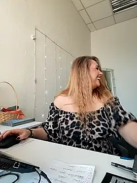 Snapshot of Juicy_PeachLux chatting on 10-08-25, 06:00 Juicy PeachLux online show from 10-08-25, 06:00