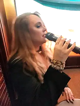 Snapshot of Juicy_PeachLux chatting on 11-01-25, 05:04 Juicy PeachLux online show from 11-01-25, 05:04