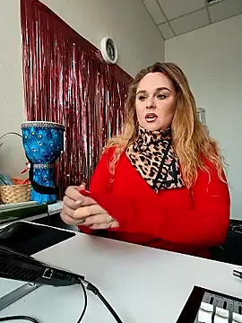 Snapshot of Juicy_PeachLux chatting on 11-12-25, 05:41 Juicy PeachLux online show from 11-12-25, 05:41