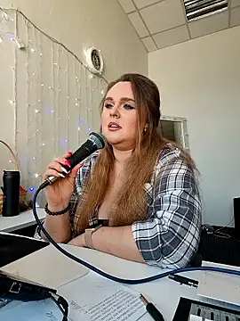 Juicy PeachLux online show from 04-17-26, 07:44