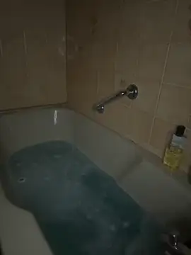 Snapshot of _Niinaa_ chatting on 10-18-25, 10:21 Niinaa online show from 10-18-25, 10:21